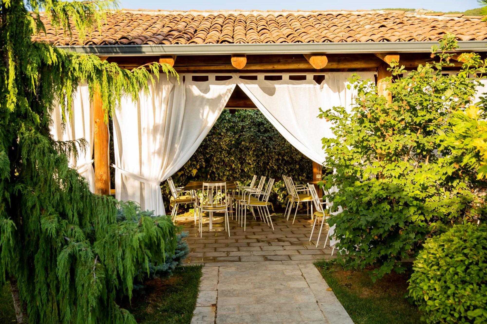 Casa Gace Hotel Korça Exteriör bild