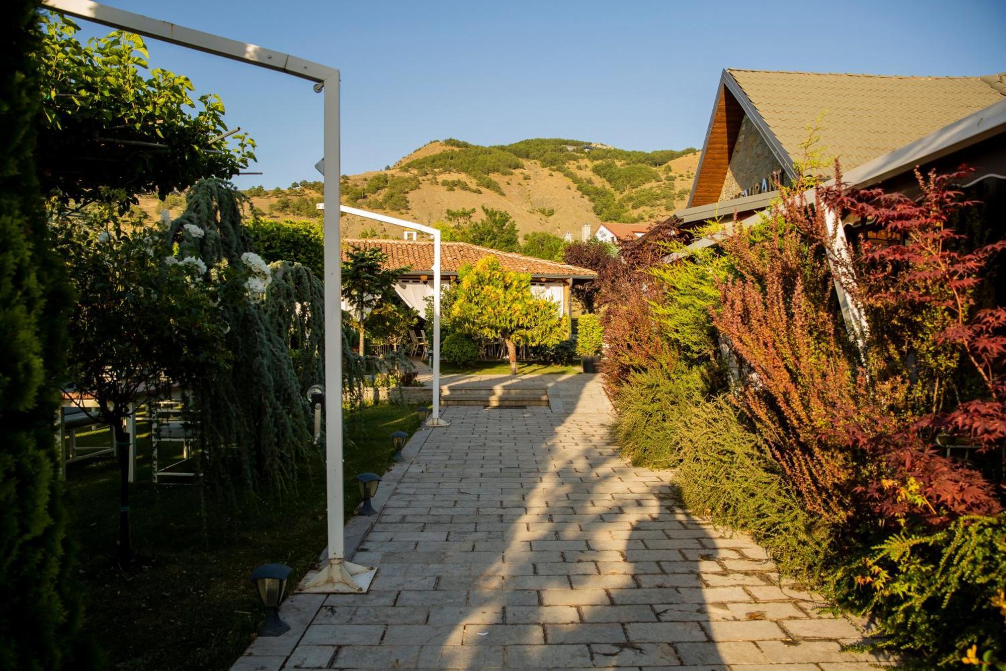 Casa Gace Hotel Korça Exteriör bild