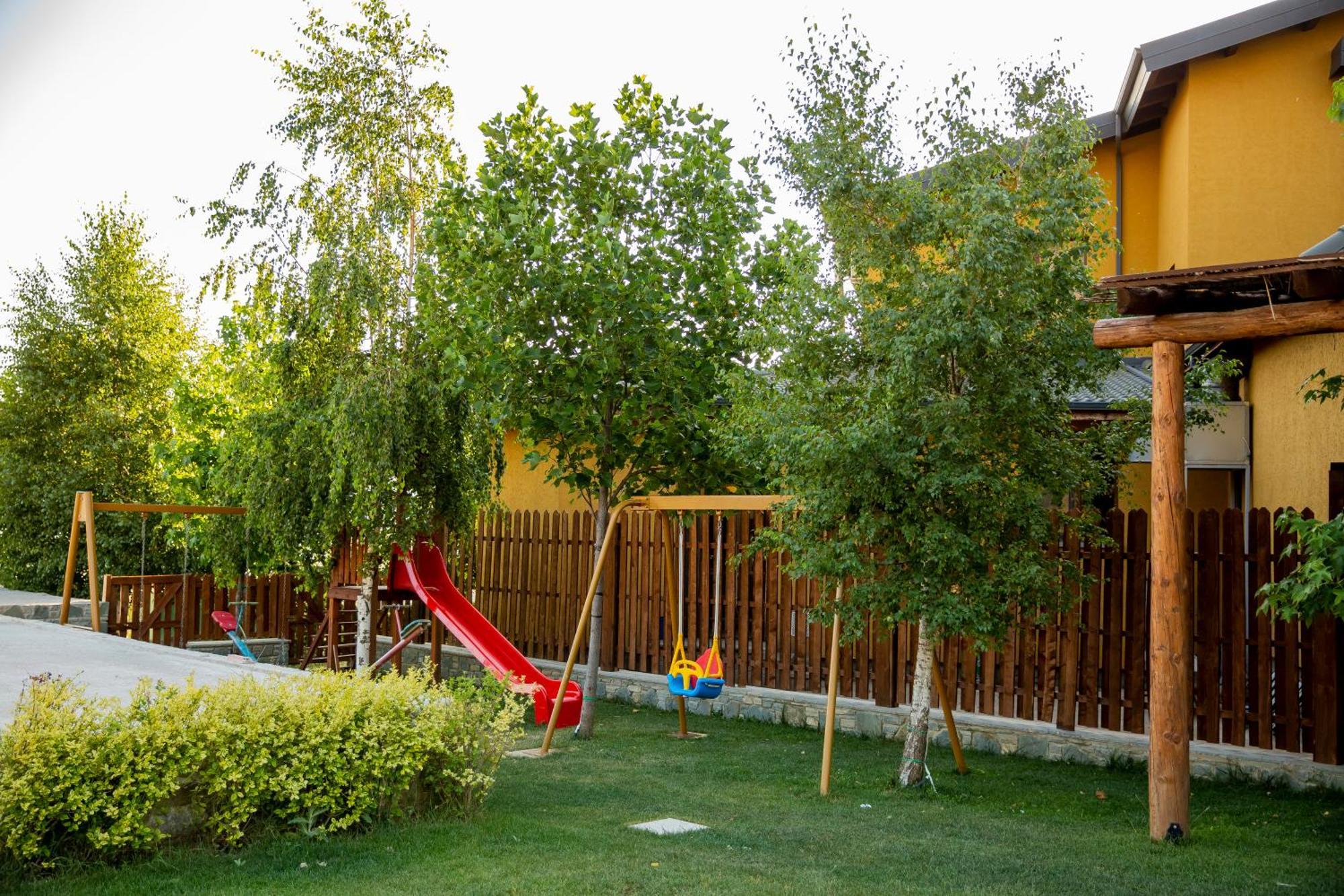 Casa Gace Hotel Korça Exteriör bild