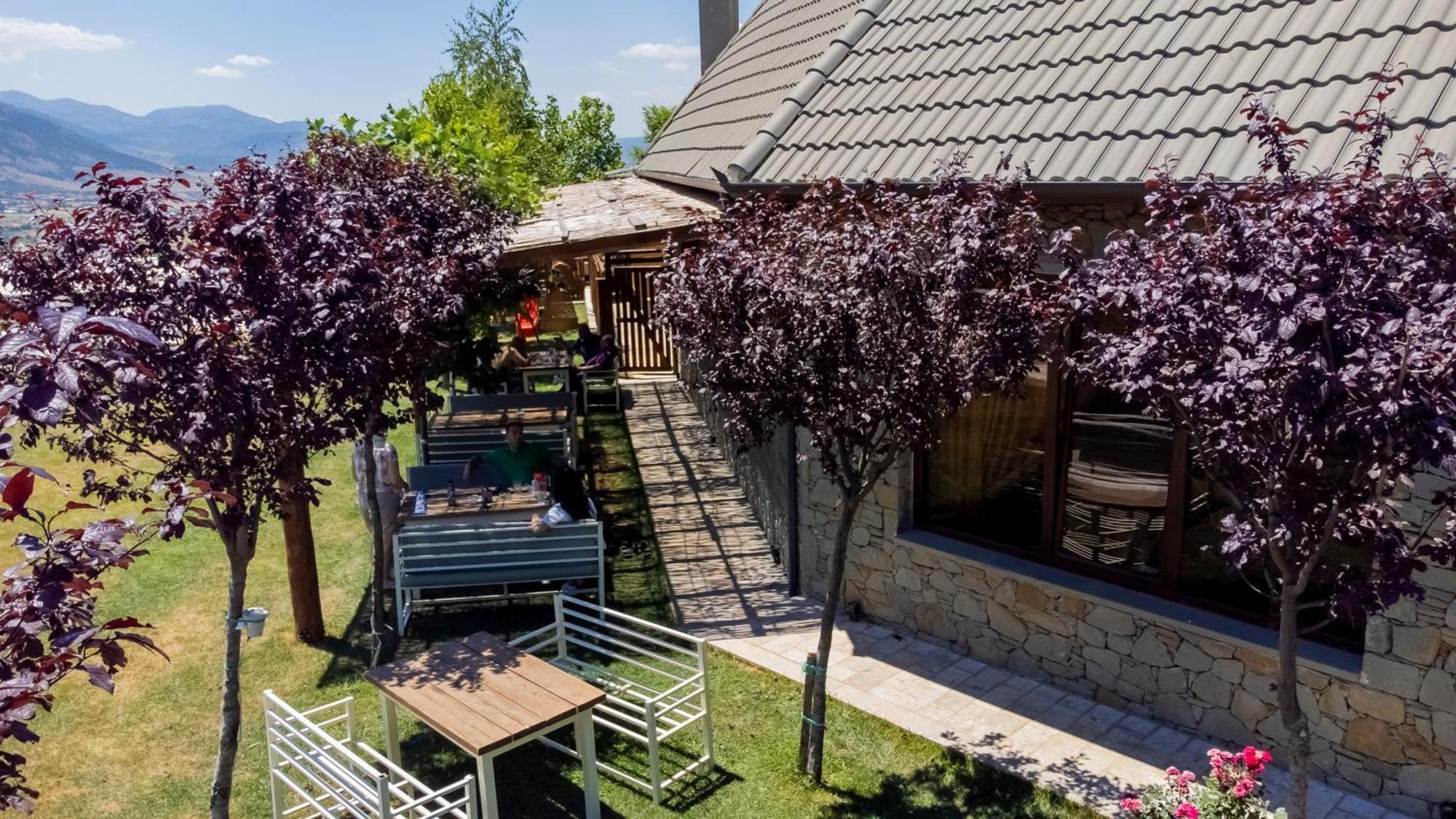 Casa Gace Hotel Korça Exteriör bild