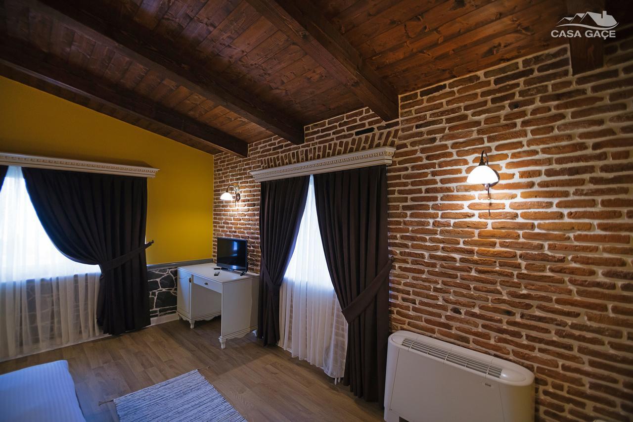Casa Gace Hotel Korça Exteriör bild
