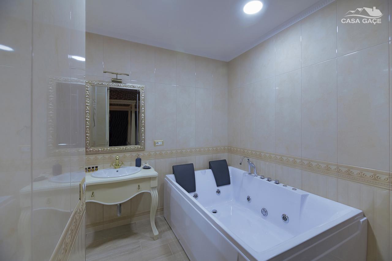 Casa Gace Hotel Korça Exteriör bild